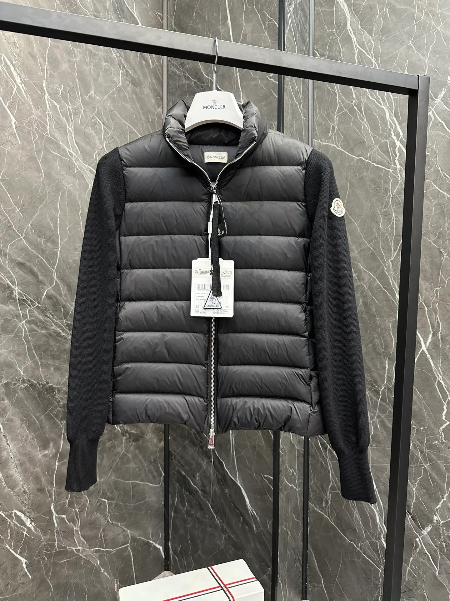 Moncler｜ ｜ ：White、Black、 Size：S、M、L、 !!! 。 ， ， !!! ， ， ！ ， ， ！ ， !!! ， 。 ， ， ， !